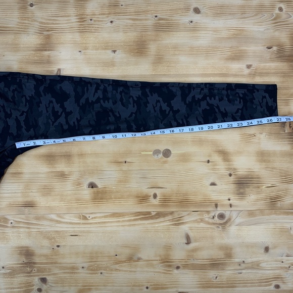 Spanx Faux Leather Camo Leggings Sz L - Picture 13 of 13